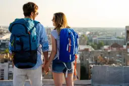 Gdzie szukać tanich noclegów, aby zaoszczędzić na podróży?