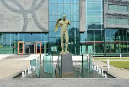 Igor Mitoraj: Gdzie podziwiać jego rzeźby i czy warto inwestować?