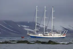 Czy na promie jest zasięg? Sprawdź, co musisz wiedzieć o łączności