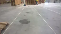 Skuteczne sposoby na usunięcie oleju silnikowego z asfaltu bez śladów