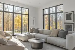 Jak ustawić meble w pokoju z dwoma oknami? Porady eksperta!