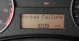 Kontrolka poduszki powietrznej świeci? Co robić, przyczyny, koszty.