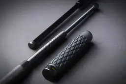 Pałka teleskopowa w Polsce: legalna czy broń? Uniknij problemów!