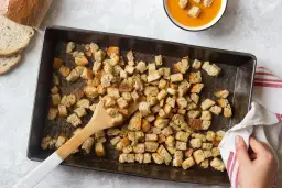 Przygotuj chrupiące domowe grzanki: 5 trików dla idealnej tekstury