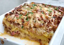 Jak zrobić sos do zapiekanki ziemniaczanej z mięsem mielonym, który zachwyci smakami