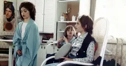 Reżyser filmu nakarmić kruki: Carlos Saura i jego niezwykła wizja