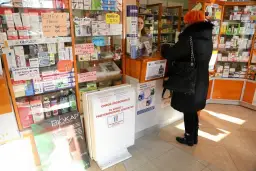 Dzielenie leków w aptece: Czy farmaceuta może odmówić? Sprawdź!