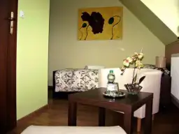 Dworek Sarmata w Krasiejowie – komfortowe noclegi blisko JuraParku