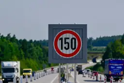 Autostrady Czechy: 130 czy 150 km/h? Nowe limity i mandaty