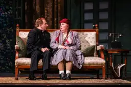 O co biega? Zaskakująca fabuła i najważniejsze tematy sztuki