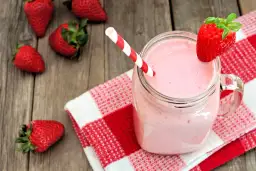 Jak zrobić koktajl truskawkowy - prosty przepis, który zachwyci smakiem