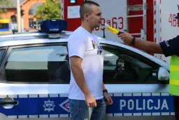 Kiedy policja może badać alkomatem - poznaj swoje prawa jako kierowca