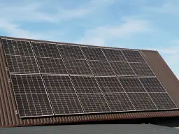 5 błędów przy myciu paneli słonecznych, które niszczą instalację