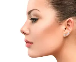 Jak założyć kolczyki nausznice? Prosty poradnik i wskazówki