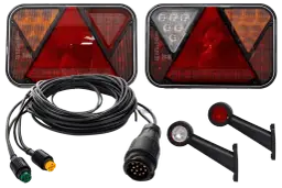 Zestaw lamp LED zintegrowanych do przyczepy: lampy tylne, kable, wtyczki i obrysówki.