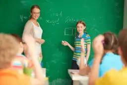 Nauczyciel biologii: Jak zacząć i awansować? Pełny poradnik