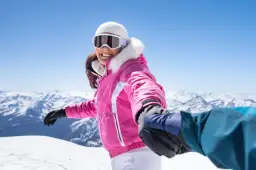 Kurtka narciarska na co dzień – stylowa i praktyczna dla każdej okazji