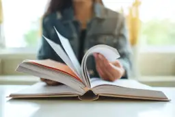 Patriotyzm w literaturze polskiej: co musisz wiedzieć przed maturą?