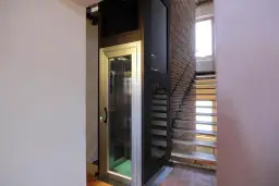 Ile kosztuje winda w bloku? Sprawdź, co wpływa na cenę i oszczędności