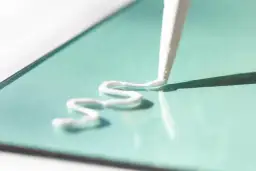 Lustro na klej: Montaż krok po kroku. Uniknij błędów!