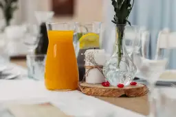 Ile litrów soku na wesele? Oblicz idealną ilość dla gości