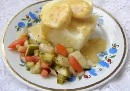 Jaką surówkę do jajek w sosie musztardowym wybrać, by zachwycić?