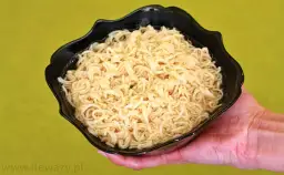 Ile kalorii ma zupka chińska? Zaskakujące wartości odżywcze!