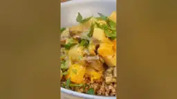 Gulasz z dyni i indyka: Przepis na aromatyczne danie jesienne