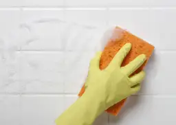 Skuteczne sposoby na to, czym wyczyścić kafelki na podłodze