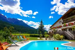 Nocleg tranzytowy: Jak odpocząć w trasie i zaoszczędzić czas?