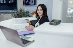 Ile zarabia rejestratorka medyczna? Zaskakujące fakty o pensji