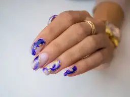 Jak nakładać folie na paznokcie - uniknij najczęstszych błędów