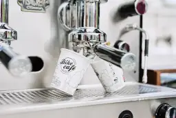 Ile można zarobić na kawiarni? Sprawdź, co wpływa na zyski