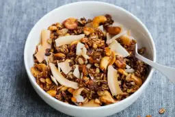 Jak zrobić granole fit – zdrowy przepis na smaczną przekąskę