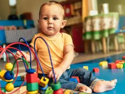 Jakie zabawki dla rocznego dziecka najlepiej wspierają rozwój maluszka