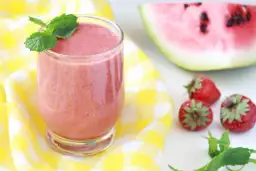 Orzeźwiający koktajl z arbuza, który pokona upał i zaspokoi pragnienie