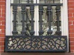 Jak zamontować kraty w oknach - uniknij błędów i zyskaj bezpieczeństwo