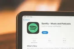 Ekran telefonu z aplikacją Spotify w sklepie z aplikacjami.