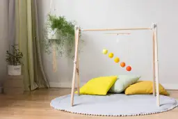 Jak zrobić stojak edukacyjny? Bezpieczny DIY baby gym dla dziecka