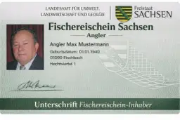 Fischereischein Sachsen mit Foto eines Anglers und persönlichen Daten.
