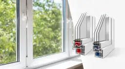 Przekroje okien pokazują, czy okna Veka są dobre. Widok na zieleń za oknem.