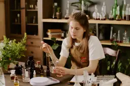 Jak zrobić perfumy w domu? Przewodnik krok po kroku