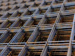 Jaką siatkę zbrojeniową do wylewek wybrać, aby uniknąć pęknięć?