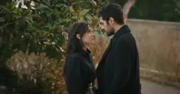 Para dowiedzieć się, ile odcinków ma serial Wichrowe Wzgórza w Polsce, spójrz na tę scenę.