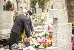 Ile kosztuje kwatera na cmentarzu? Ceny, które mogą Cię zaskoczyć