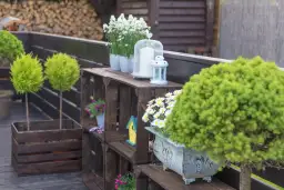 Meble na taras DIY: Jak zbudować tanio i stylowo?