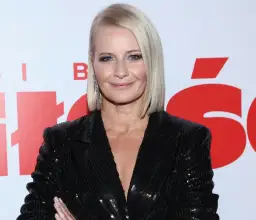 Jaką fryzurę wybrać po 50-tce, aby wyglądać młodziej i stylowo