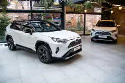 Gdzie produkowana jest Toyota RAV4 Hybrid? Japonia i polskie serce