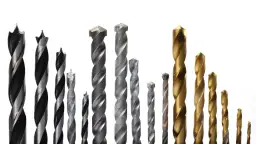 Jakie wiertło do kołków drewnianych? Wybierz idealne, wierć bez błędów!