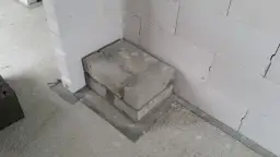 Jaki fundament pod komin systemowy? Uniknij najczęstszych błędów